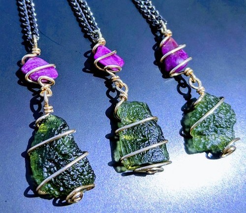MOLDAVITE & SUGILITE Pendant In GOLD. Amulet Tektite Crystal Necklace Synergy 12 - Picture 3 of 12