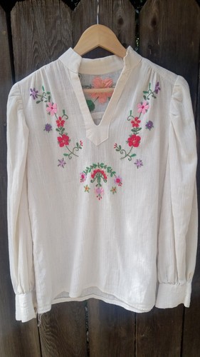 Handbestickte Bluse 1970 Baumwolle cremefarben S/MHandbestickt 1970 Baumwolle