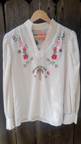 Hand Embroidered 1970 Cotton Cream Color Blouse S/