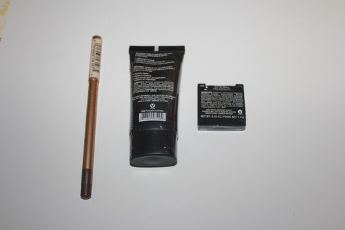 Wet n Wild PhotoFocus Face Primer 850 & Glitter Single 352C Lot Of 2 New + Gift - Picture 2 of 2
