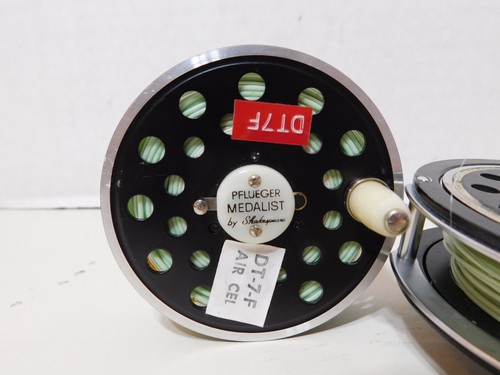 2 Pflueger Medalist Fly Fishing Reels DT-6-F Air-Cel/1495 CJ & DT-7-F Air-Cel - Picture 4 of 8