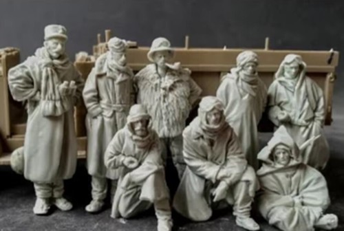 1/35 Resin Figure Model Kit Eight French Soldiers Fighters Africa WW2 Unpainted