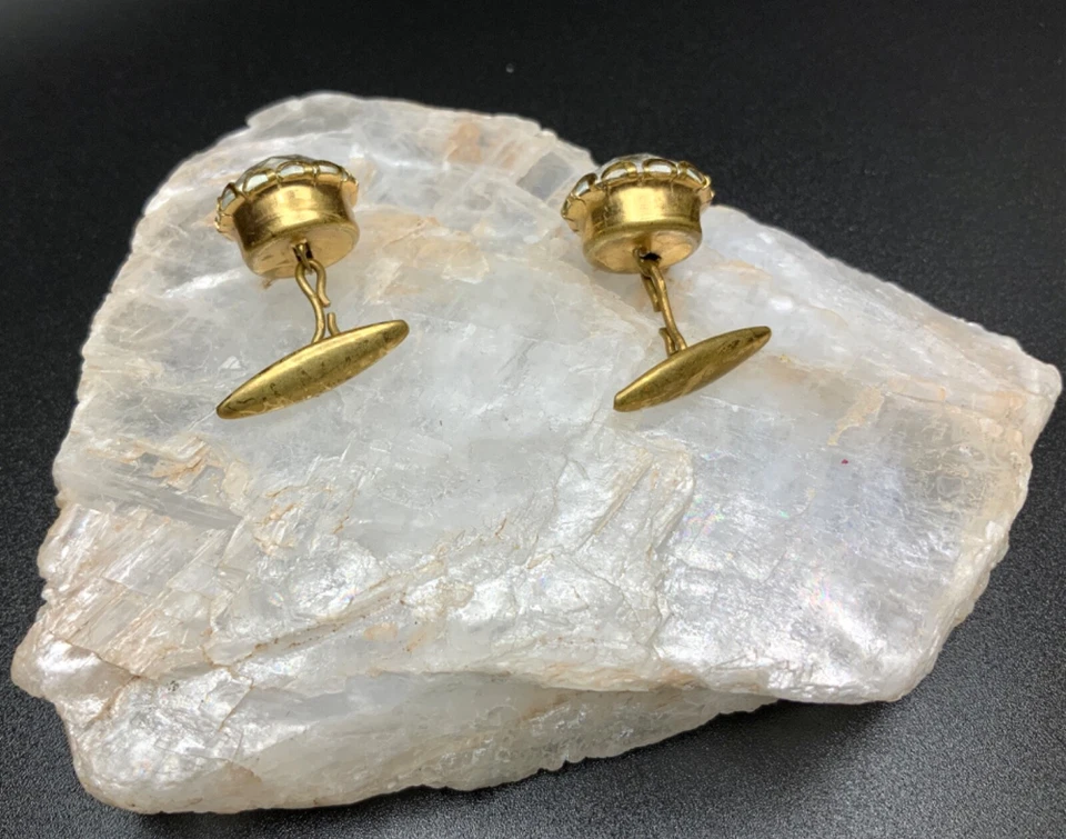 Gemelos de latón vintage tono dorado con pedrería elegantes brillantes para hombre Foto 4 de 4