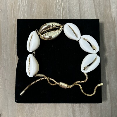Beachly Box Logan Tay Shell Yeah Bracelet Adjustable