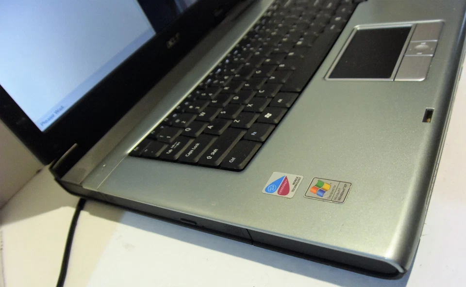 Acer TravelMate 4010 15.4" Notebook (Intel Pentium M 1.60GHz 512MB) Parts/Repair - Image 3 of 4