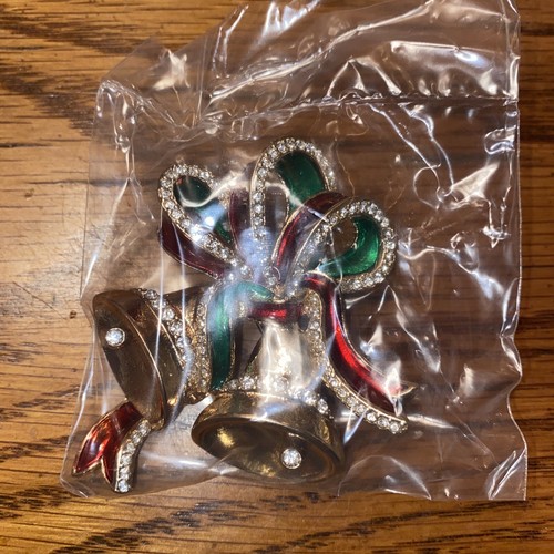 Avon 2015 Holiday Bells Collectible Pin Boxed New Christmas Holiday - Picture 2 of 6