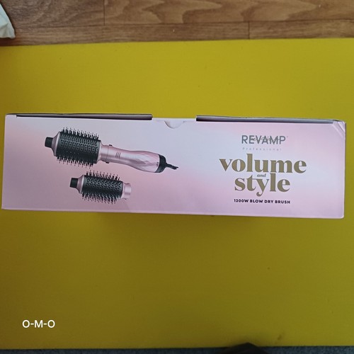 REVAMP PROFESSIONAL VOLUME AND STYLE BLOW DRY DETANGLE, VOLUMISE & STYLE BRUSH - Picture 9 of 11