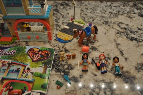 LEGO 41446 Friends Heartlake City Vet Clinic - 100% Complete - Picture 2 of 7