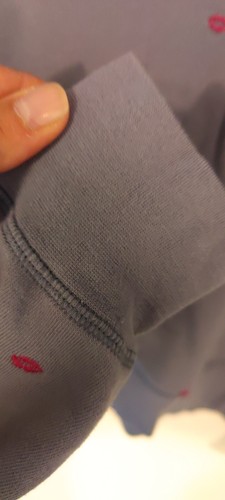 Peace Love World embroidered Lips pattern Blue Grey Sweatshirt Pullover Size M - Picture 6 of 12