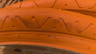 AUSVERKAUF SLICK MTB REIFEN 26 x 2,10 ALL ORANGE LS077 **MIT DUNKLEN MARKIERUNGEN**