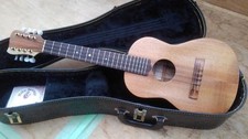 Ukulele Maui Music 8 string ukulele super good condition