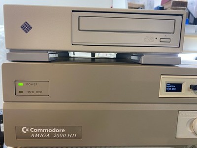   Commodore Sun Model 411 SCSI External CDROM for Amiga 2000/3000/4000 Set