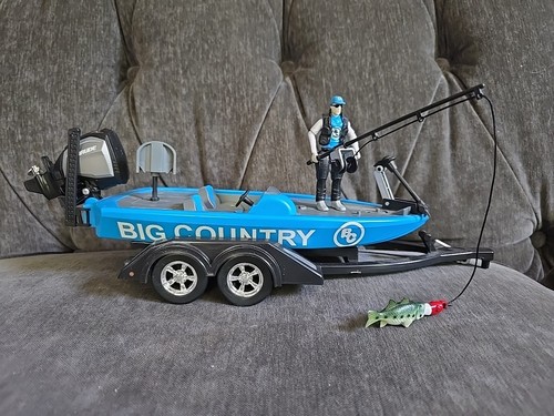 BIG COUNTRY FARM TOYS BLUE BASS BOAT AND TRAILER + FIGURE - Picture 2 of 9