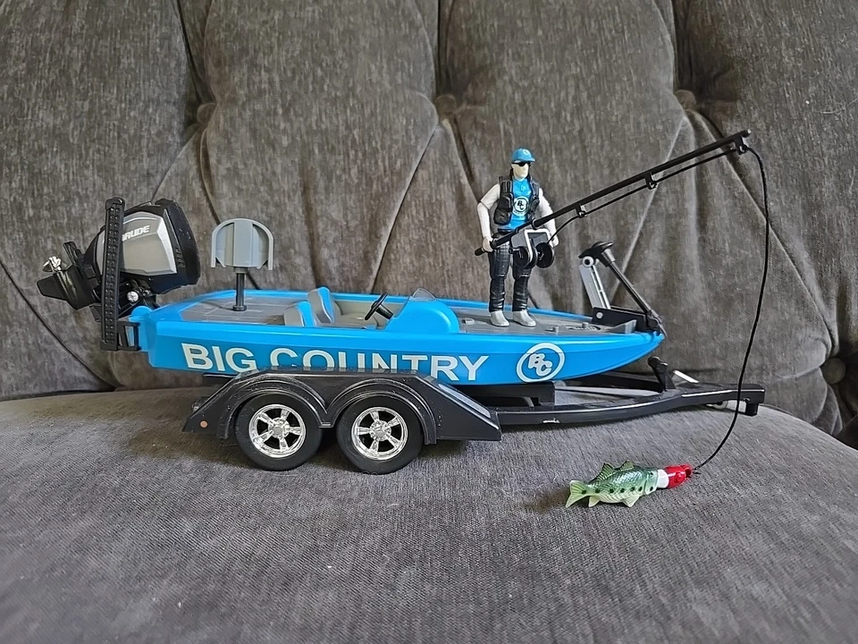 BIG COUNTRY FARM TOYS BLUE BASS BOAT AND TRAILER + FIGURE  - Image 2 of 4