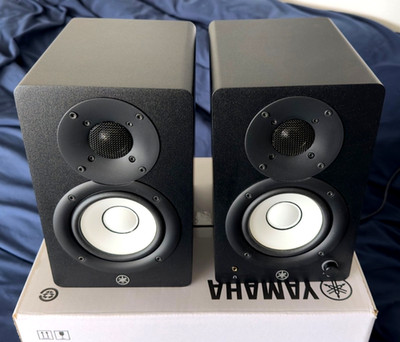 Yamaha HS4 Active 4.5'' 2-Way Studio Monitors Pair - Mint condition