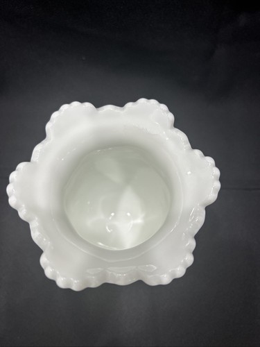 VTG Westmorland Milk Glass Pineapple Pedestal Vase Quilt Pattern 6.5”TX 4.25”W - Picture 3 of 4