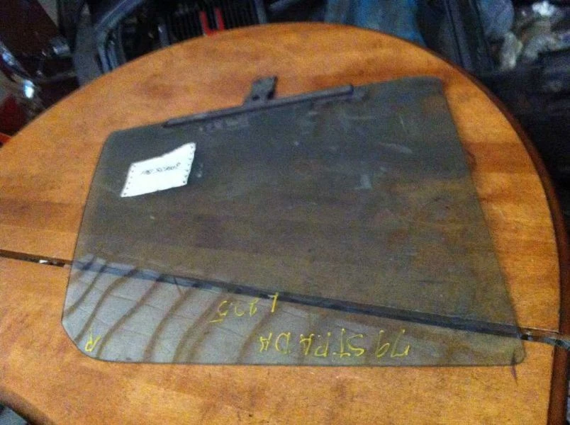 Fiat Strada 79-82 pasajero derecho puerta delantera cristal transparente Foto 2 de 4