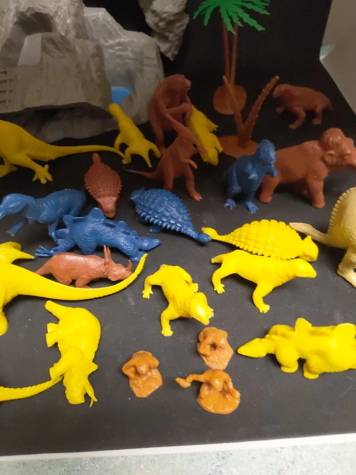 1970 Marx Dinosaur S And Cavemen Set With Original Box - Image 3 of 4