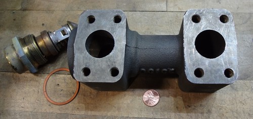 Caterpillar 1P 3676 adapter housing CAT transmission bypass valve 1P-3676 NOS - Picture 5 of 8