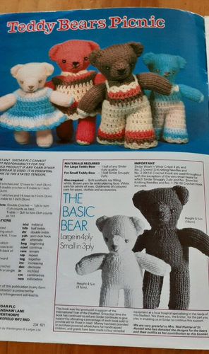 TEDDY BEARS PICNIC KNITTING PATTERNS BY SIRDAR - Picture 2 of 9
