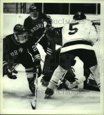 1987 Press Photo Rensselaer Polytechnic Institute hockey action in New York