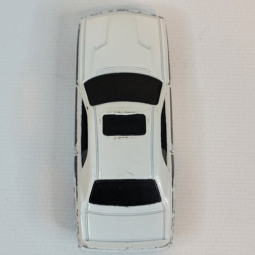 Hot Wheels '08 Dodge Challenger SRT8 Bianco / '71 Dodge Caricabatteria Red Lines Giallo - Foto 13 di 16