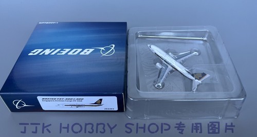 PandaModel 1/400 Singapore Airlines Boeing 737-300 Freighter 9V-SQZ Static Model - Picture 5 of 9