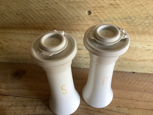 GENUINE TUPPERWARE WHITE SAL AND PEPPER SHAKERS 1970s RETRO KITCHENWARE - Picture 3 of 8