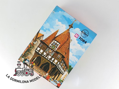 KIBRI 7084 ESCALA N Ayuntamiento Michelstadt / Iglesia de Odenwald - NUEVO - Imagen 5 de 6