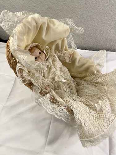 VTG Porcelain Baby Doll in Wicker Bassinet Pull String Music Box Plays Lullaby - Picture 21 of 21