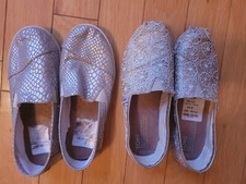 Lot of 2 EUC girls TOMS floral and silver size 3.5