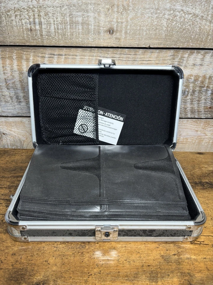 Vaultz CD DVD Games Locking Case Chrome Black 64 Pocket Music. With Keys & strap Foto 4 de 4