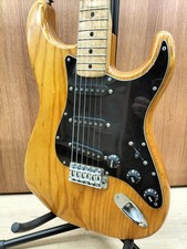 [Fender] Chitarra elettrica vintage Stratocaster 1977 con custodia semirigida...
