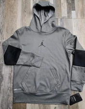 NEW Nike Air Jordan Therma Fit Boys YOUTH Medium 10-12Yrs Hoody Hoodie $50