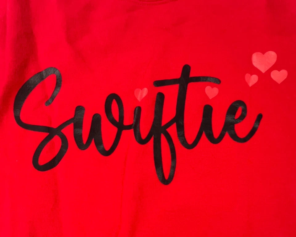 Taylor Swift - Swiftie - The Eras Tour Sudadera Roja Cuello Redondo (Youth XL) Foto 3 de 4