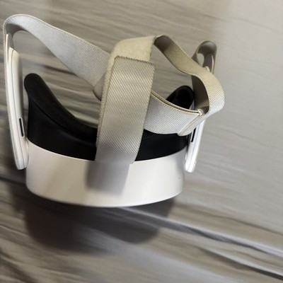Meta Quest 3S VR Headset 128GB w/ Controllers/Regular Strap/Charger - Very Good