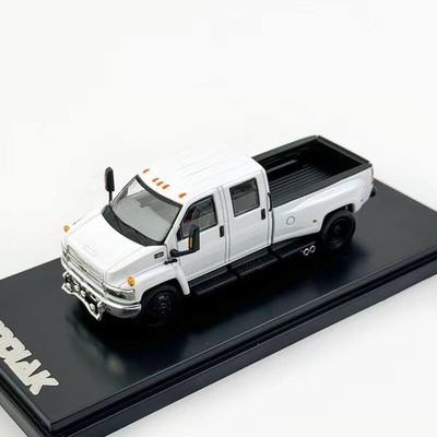 GOC 1:64 White Kodiak Muscle Pickup Truck Model Diecast Metal Car