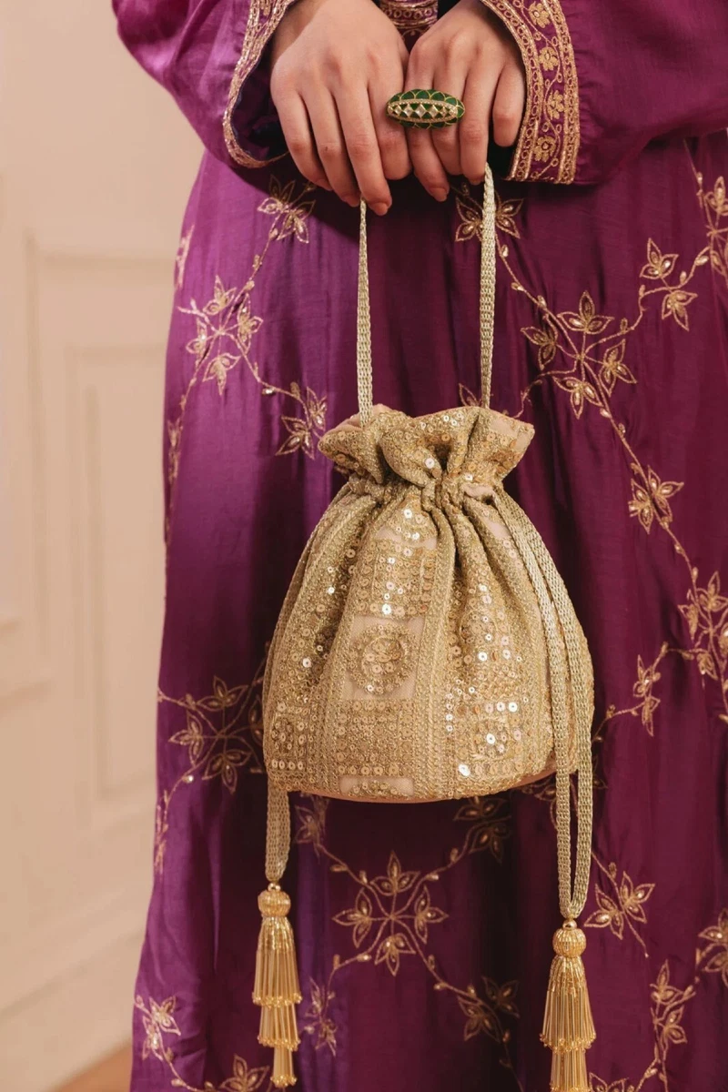 Aggregate 142+ big potli bags best kidsdream.edu.vn