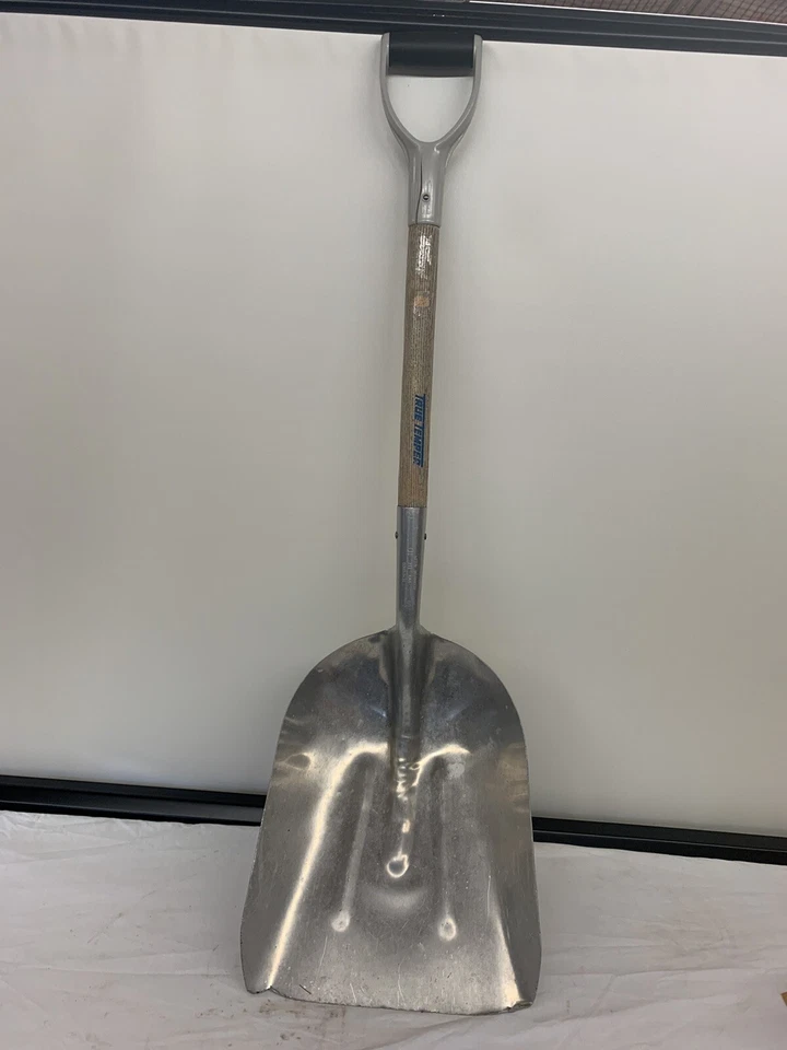True Temper #10 Aluminum Scoop with D-Handle and Hardwood Handle- VWX III - Image 2 of 4