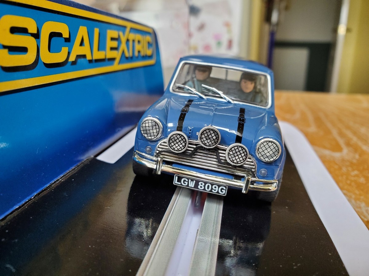 Scalextric The Italian Job Mini Cooper 1/32 Slot 3-Car Set