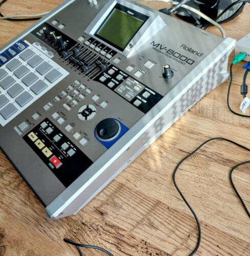 Roland MV-8000 Production Studio/Sampler with VGA board. Excellent Condition ! - Imagen 11 de 16