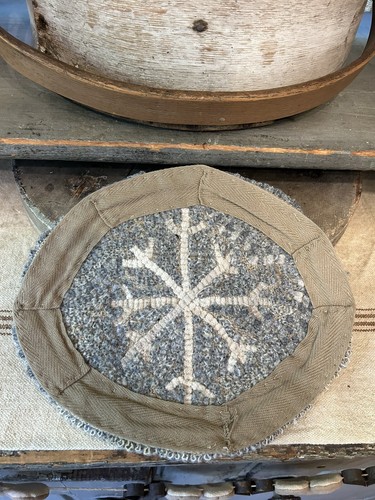 Hand Hooked Candle Mat With Snowflake Design - Picture 3 of 3
