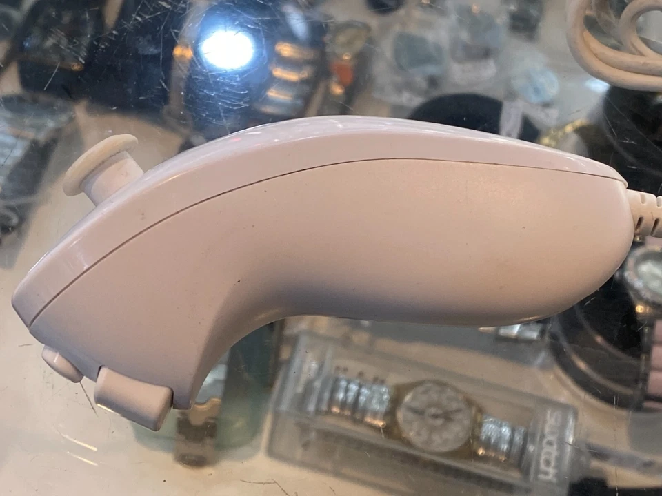 GENUINE NINTENDO WII NUNCHUCK IN WHITE (RVL-004) - Image 4 of 4