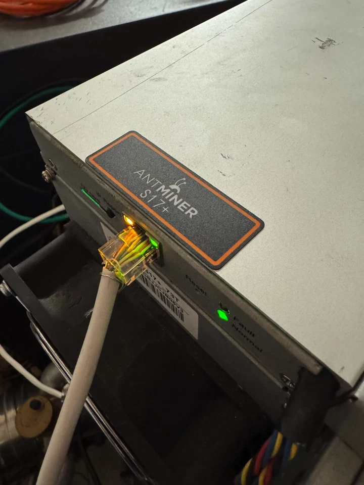 Bitmain Antminer s17 73TH/s  con software modificato, usato - Immagine 2 di 4