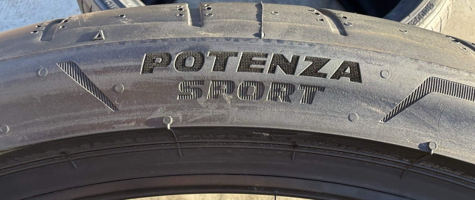 Lamborghini Revuelto Rear Lower Tires Set P/N 015075