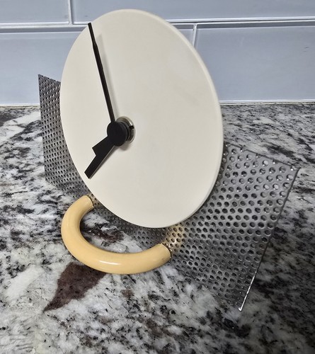 Vintage 1980s 4.5" Modern Kienzle Quartz Table Clock - Picture 7 of 8