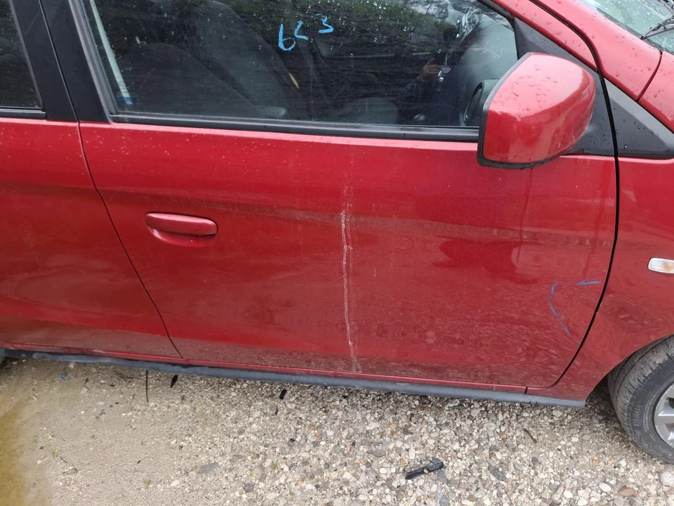 Espejo de puerta derecho usado se adapta a: Mitsubishi Mirage 2019 pintado grado derecho A Foto 2 de 4