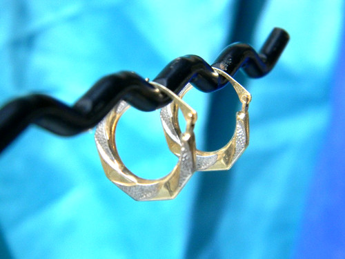 10K GOLD HOOP EARRINGS