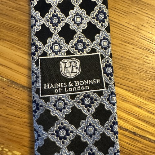 Haines & Bonner of London Hand Made All Silk Necktie - Blue Silver Geometric - Picture 3 of 9