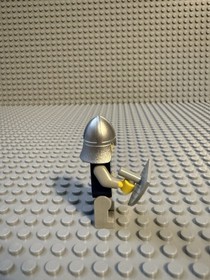 LEGO Castle Fantasy Era Crown Knight Scale Mail Minifigure cas339 With Shield